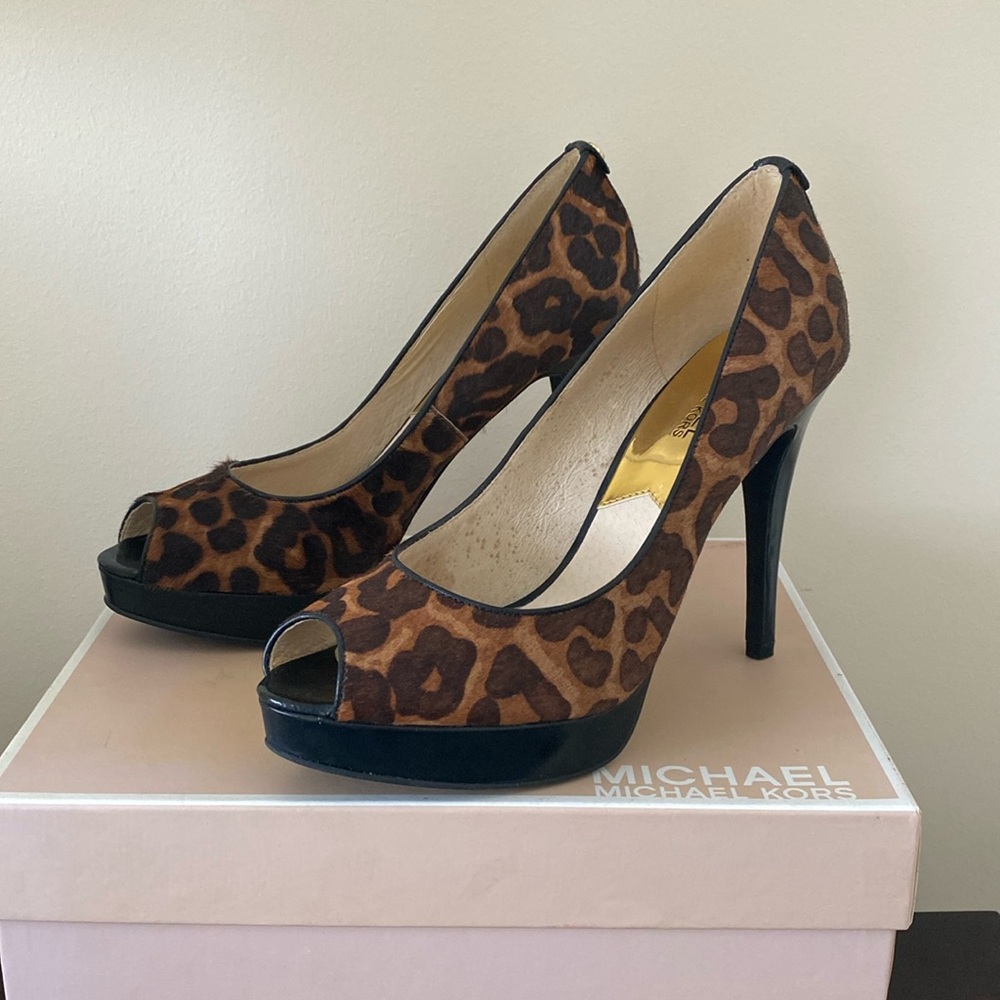 Michael Michael Kors York Platform Open Toe Platform Pumps 8.5 Animal Print